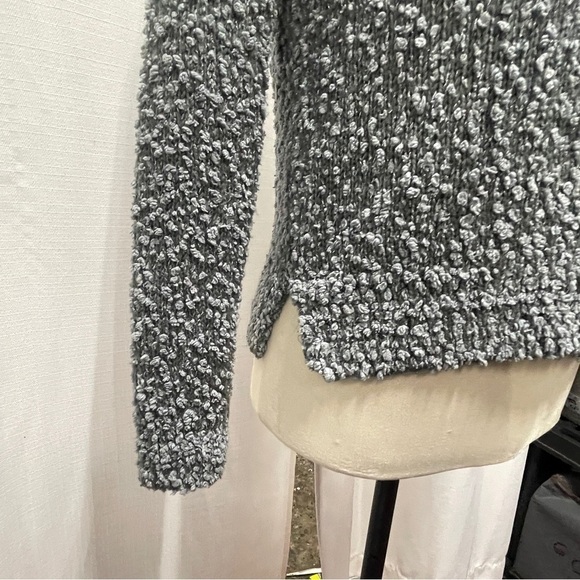 Hollister Women’s SZ M Fuzzy Soft Gray Glitter Thread Sweater - Picture 6 of 11
